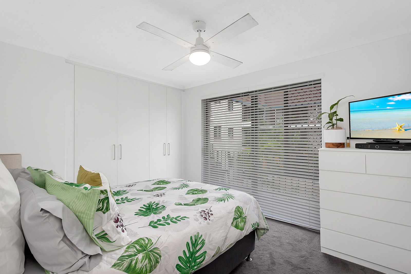 8/2269 Gold Coast Highway MERMAID BEACH 7