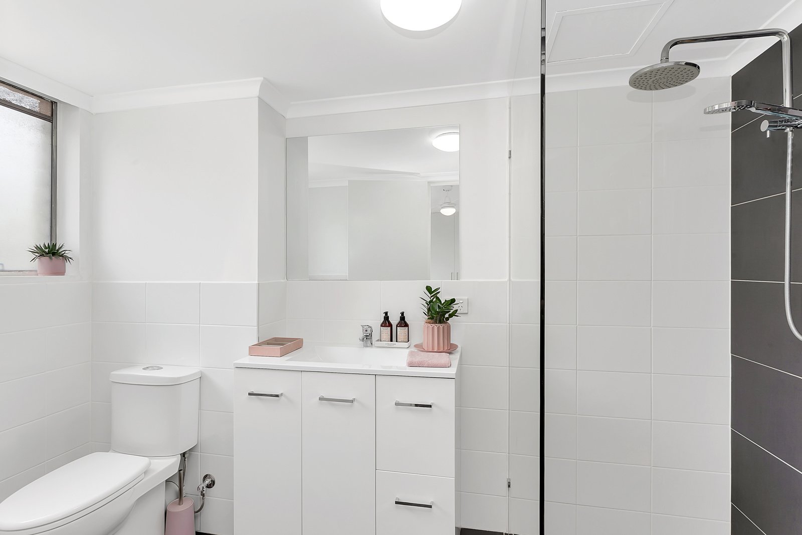 8/2269 Gold Coast Highway MERMAID BEACH 8