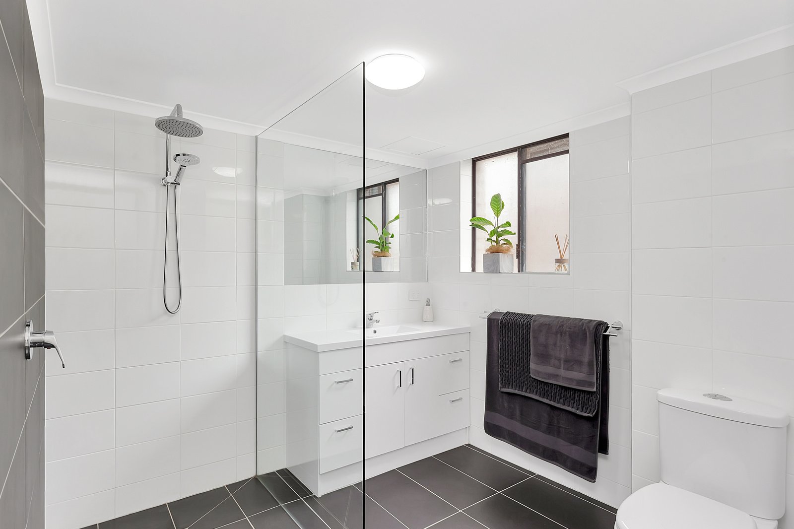 8/2269 Gold Coast Highway MERMAID BEACH 10