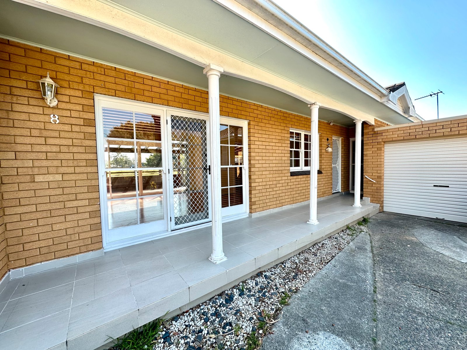 8/23-25 Fontainebleau Street SANS SOUCI 2