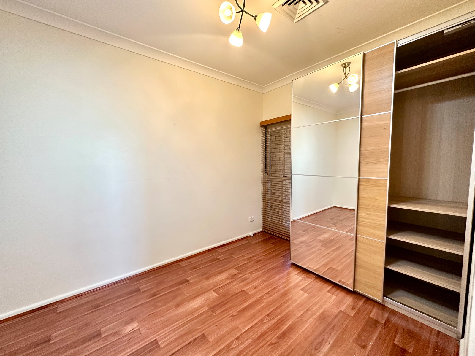 8/23-25 Fontainebleau Street SANS SOUCI 3