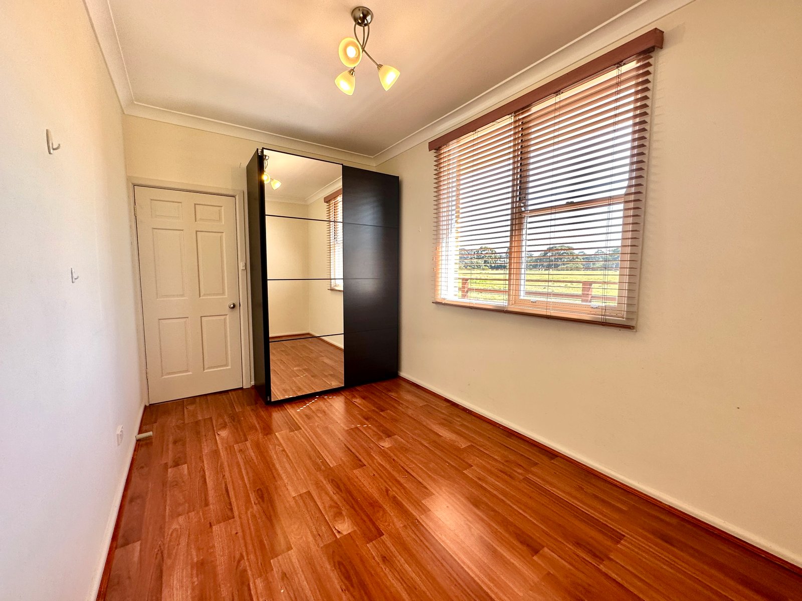 8/23-25 Fontainebleau Street SANS SOUCI 5