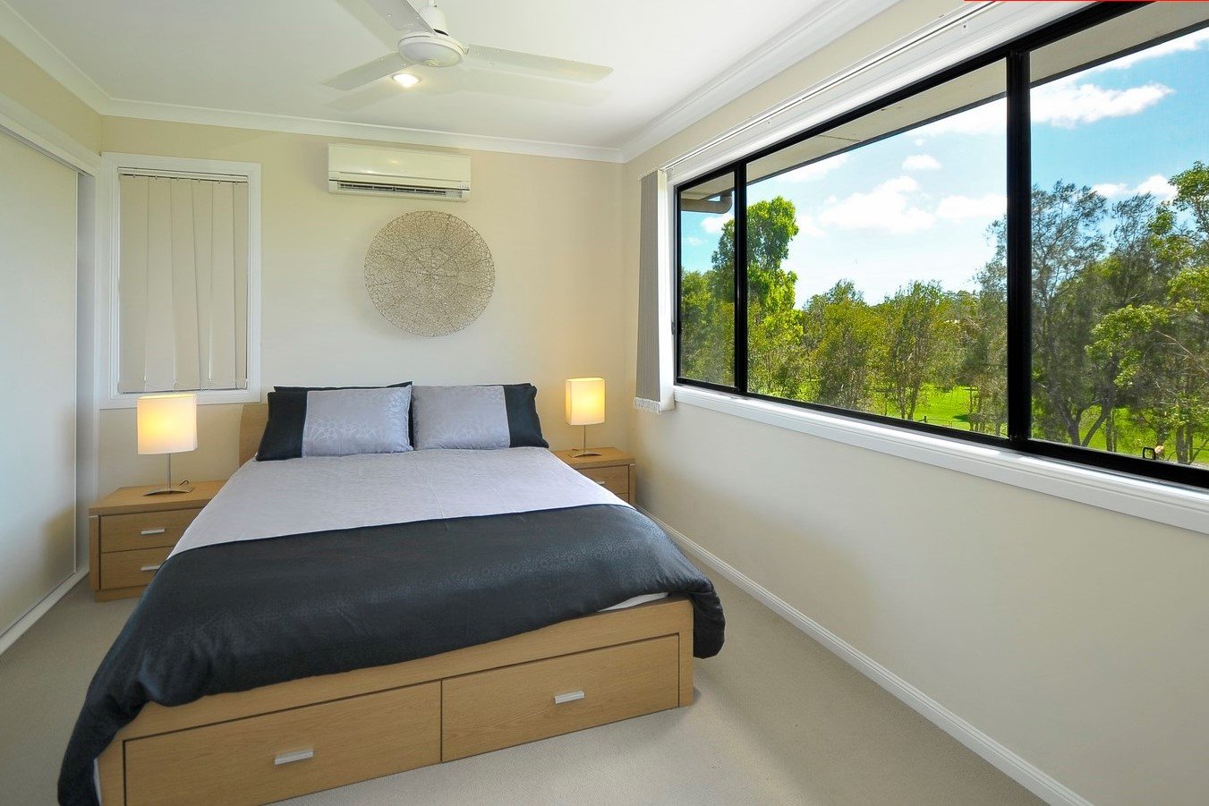 8/23 Bourton Road MERRIMAC 3