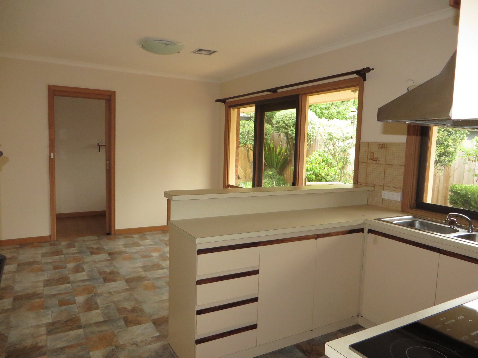 Gallery: 8/233 Bluff Road