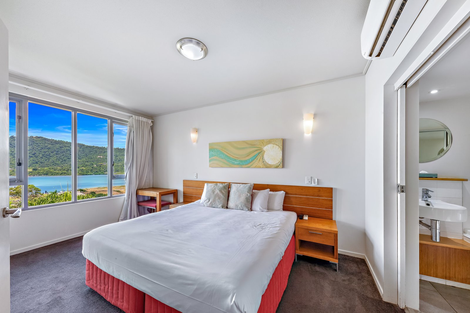 824/9a Hermitage Drive AIRLIE BEACH 2