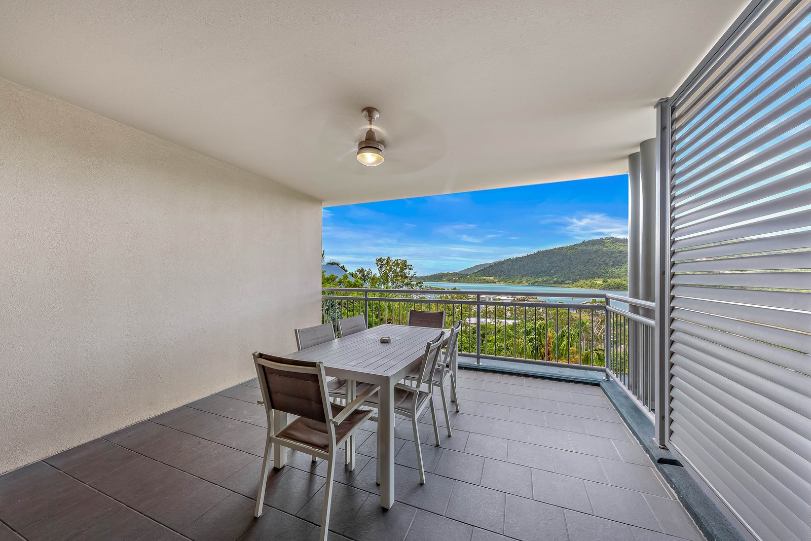 824/9a Hermitage Drive AIRLIE BEACH 3