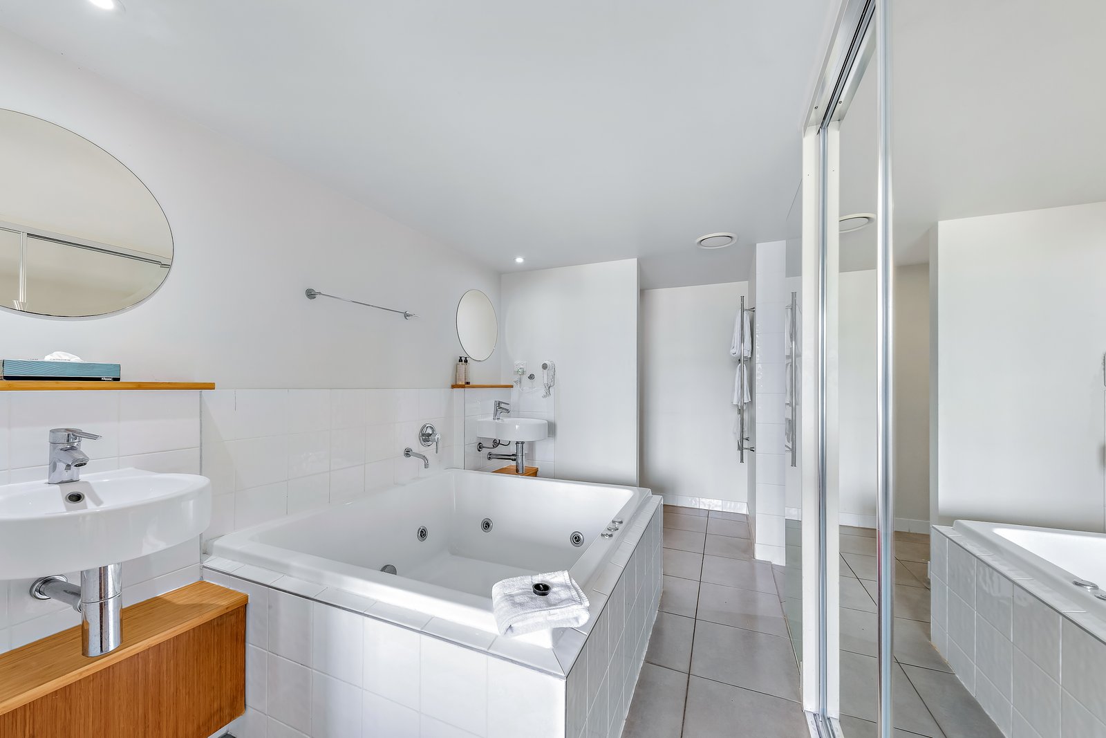 824/9a Hermitage Drive AIRLIE BEACH 4