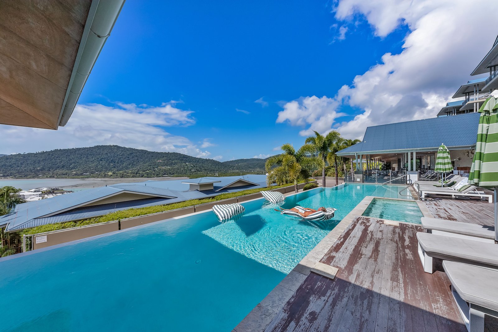 824/9a Hermitage Drive AIRLIE BEACH 11