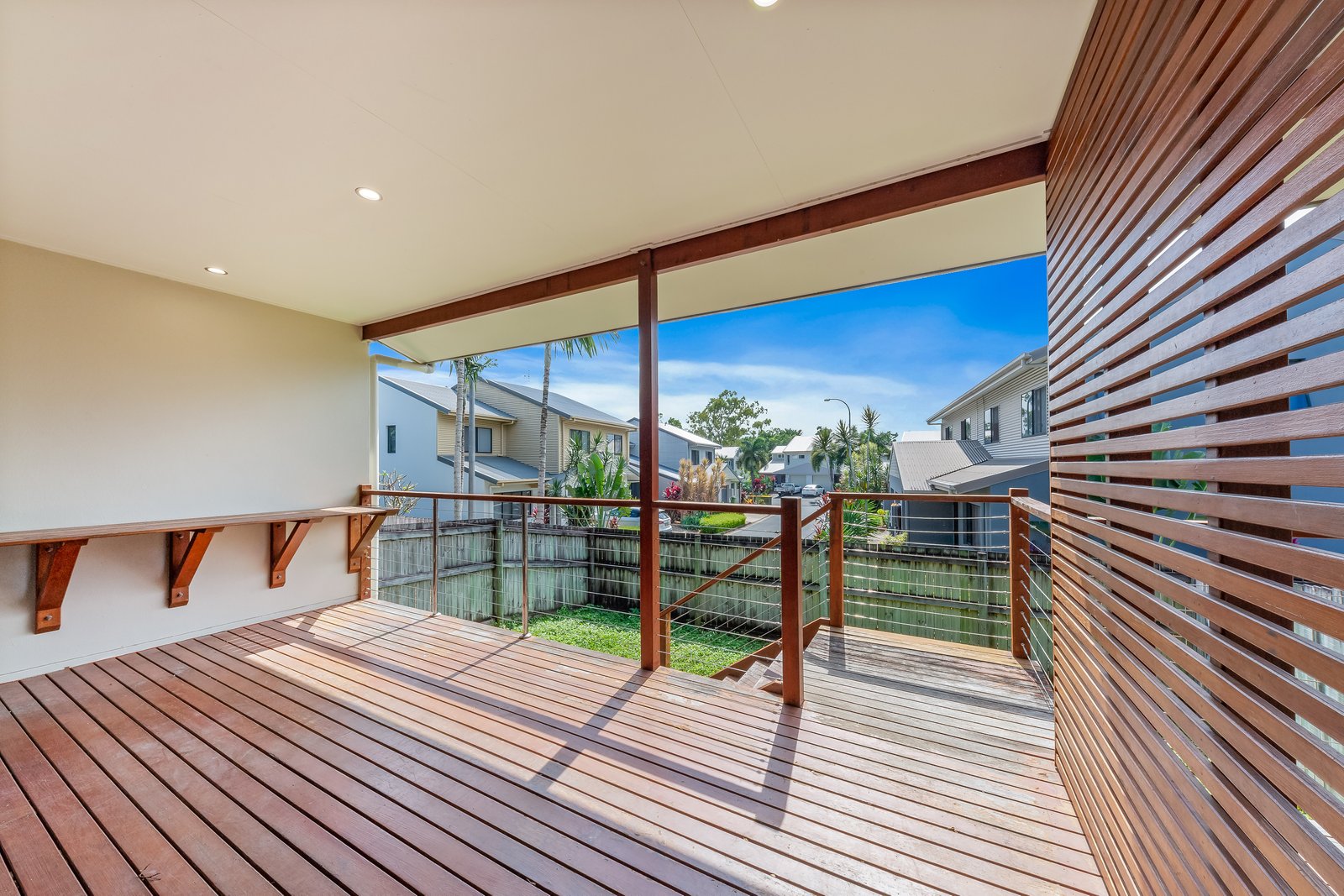 8/25 Abell Road CANNONVALE 2