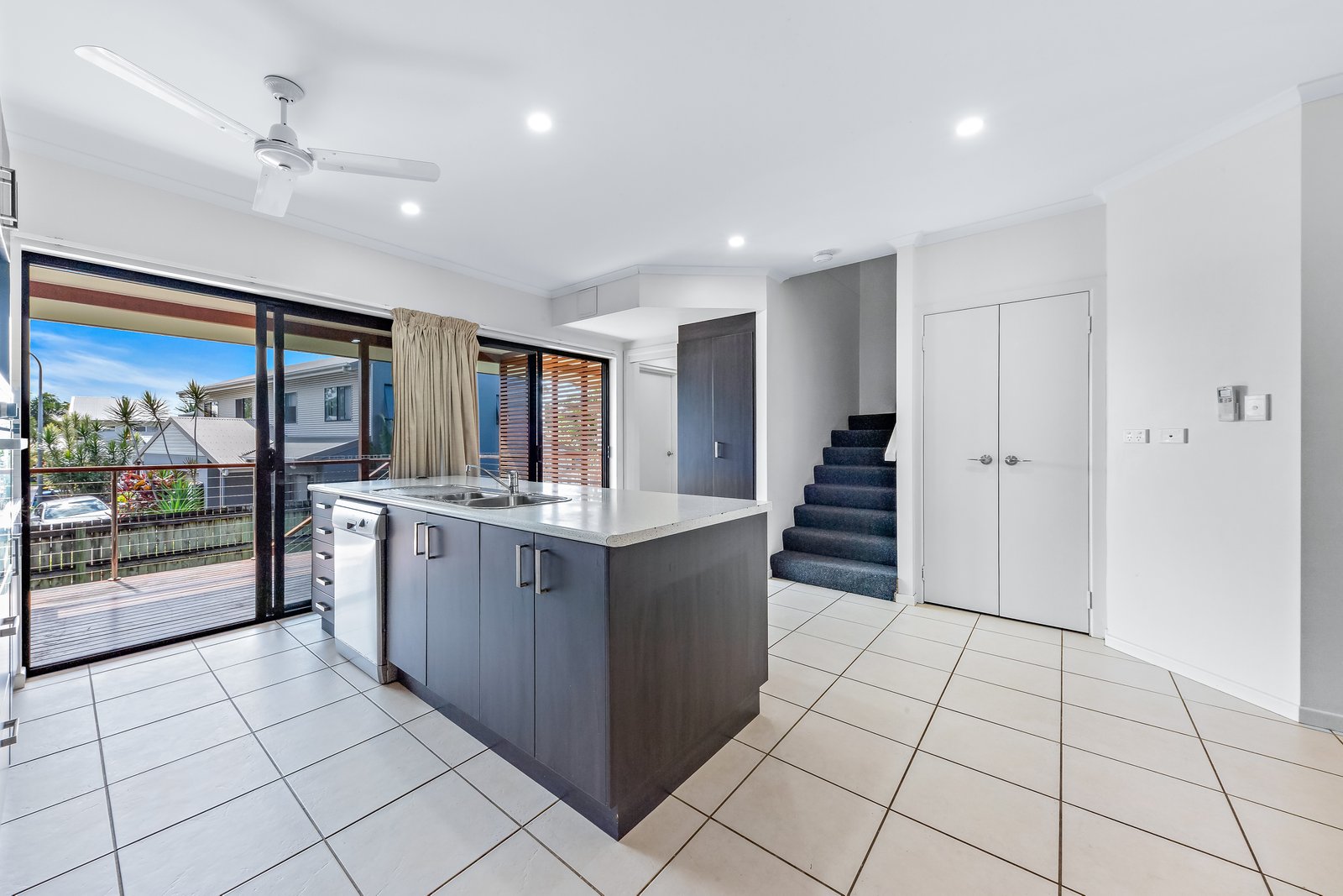 8/25 Abell Road CANNONVALE 4