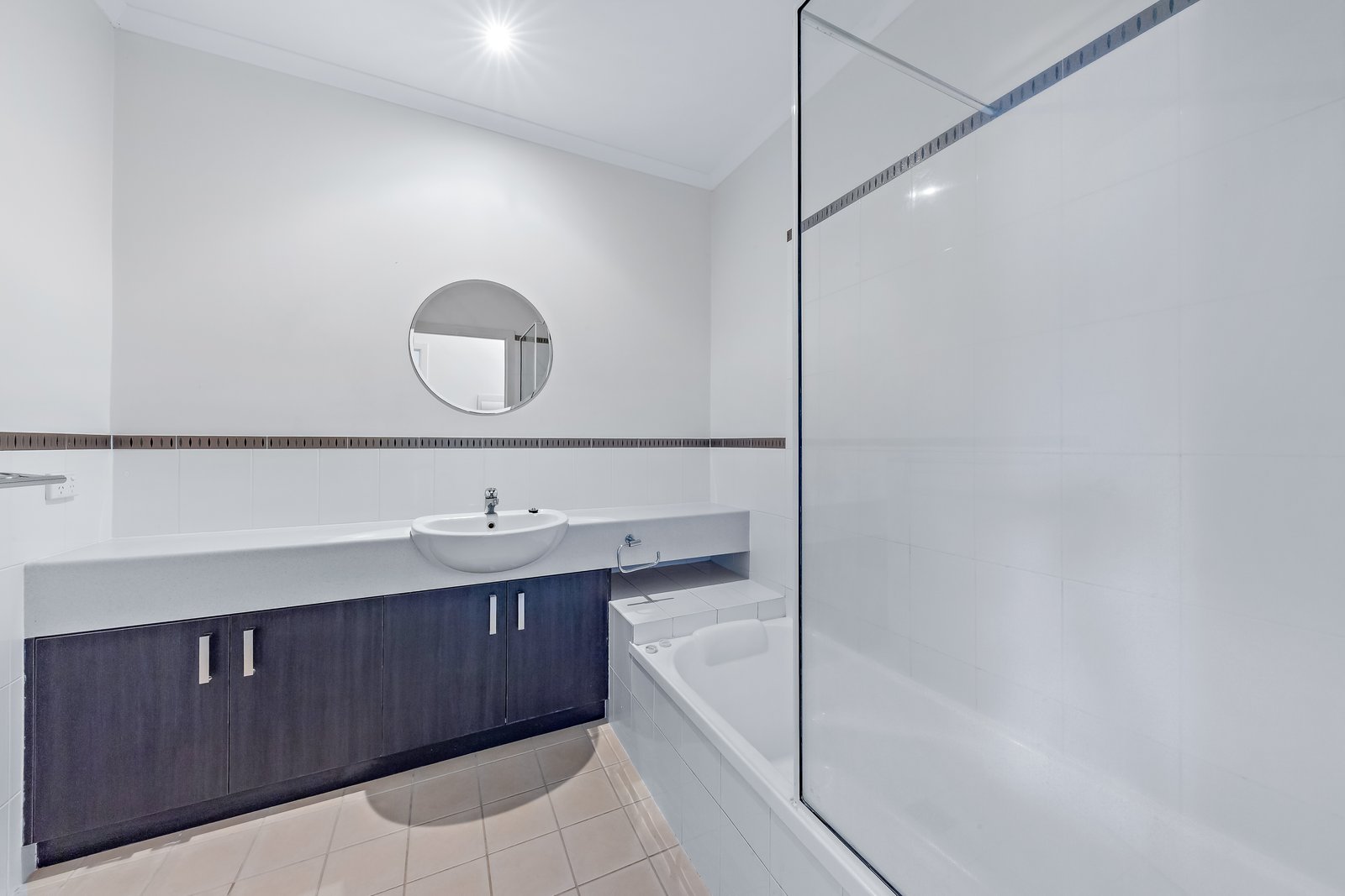 8/25 Abell Road CANNONVALE 10