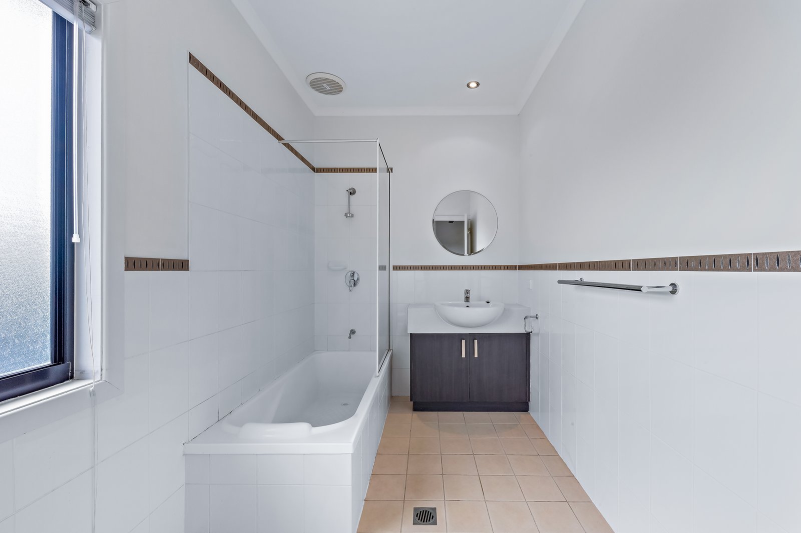 8/25 Abell Road CANNONVALE 13