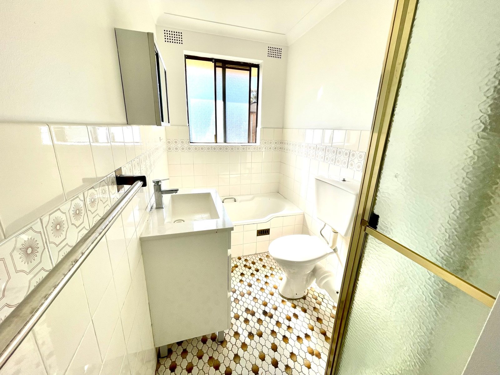 8/25 Martin Place MORTDALE 4