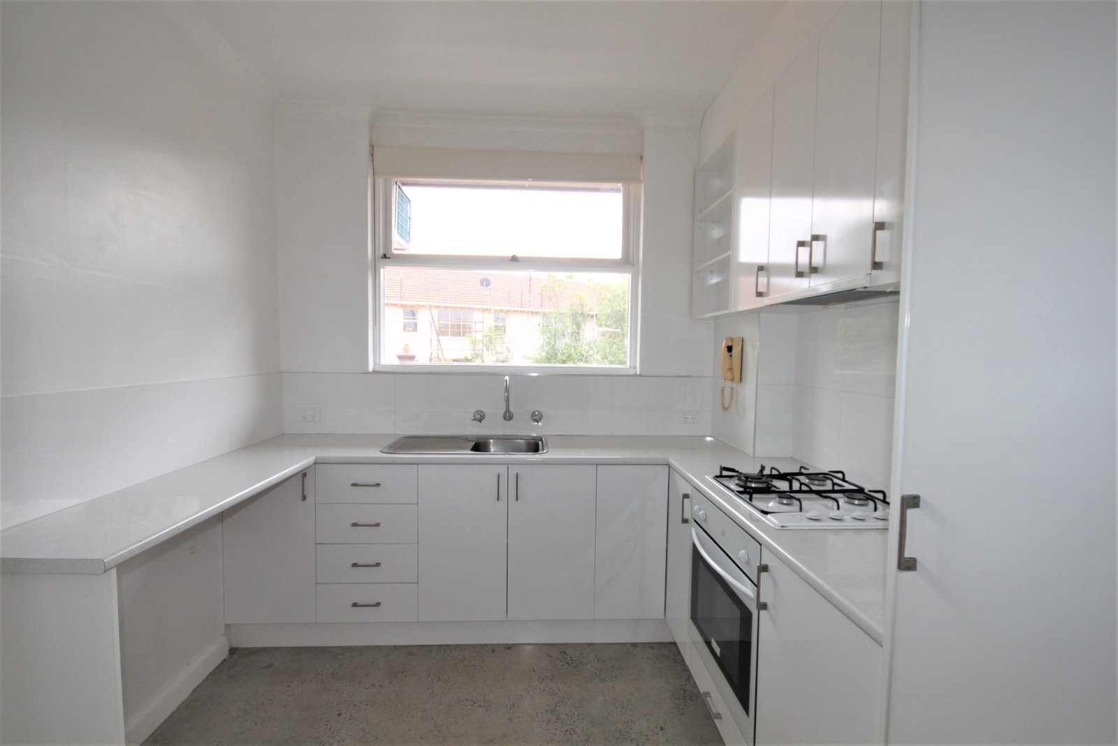Gallery: 8/26 Charnwood Crescent