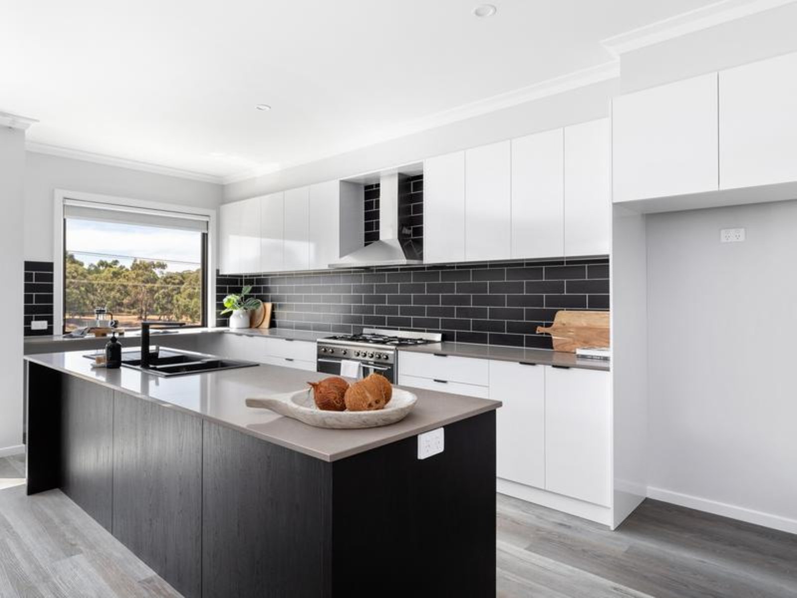 Gallery: 826A Chisholm Street