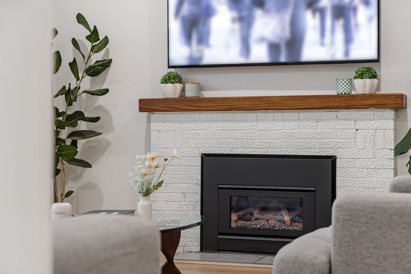 Gallery: 827 Bond Street