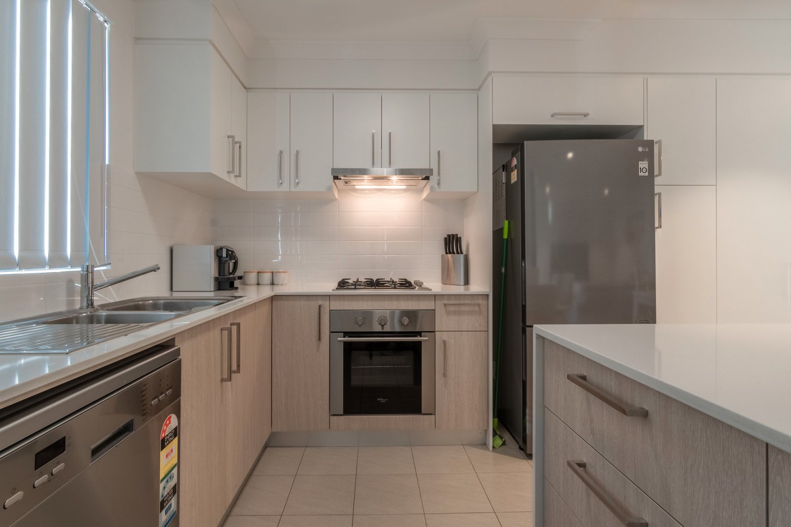 82/7 Durnin Avenue BEELIAR 1