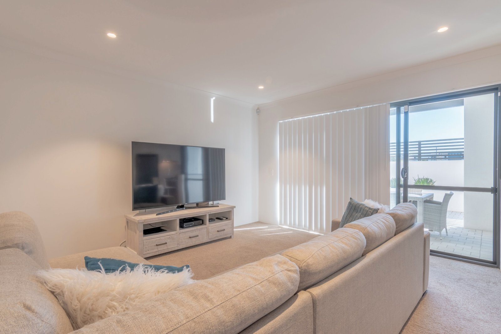 82/7 Durnin Avenue BEELIAR 5