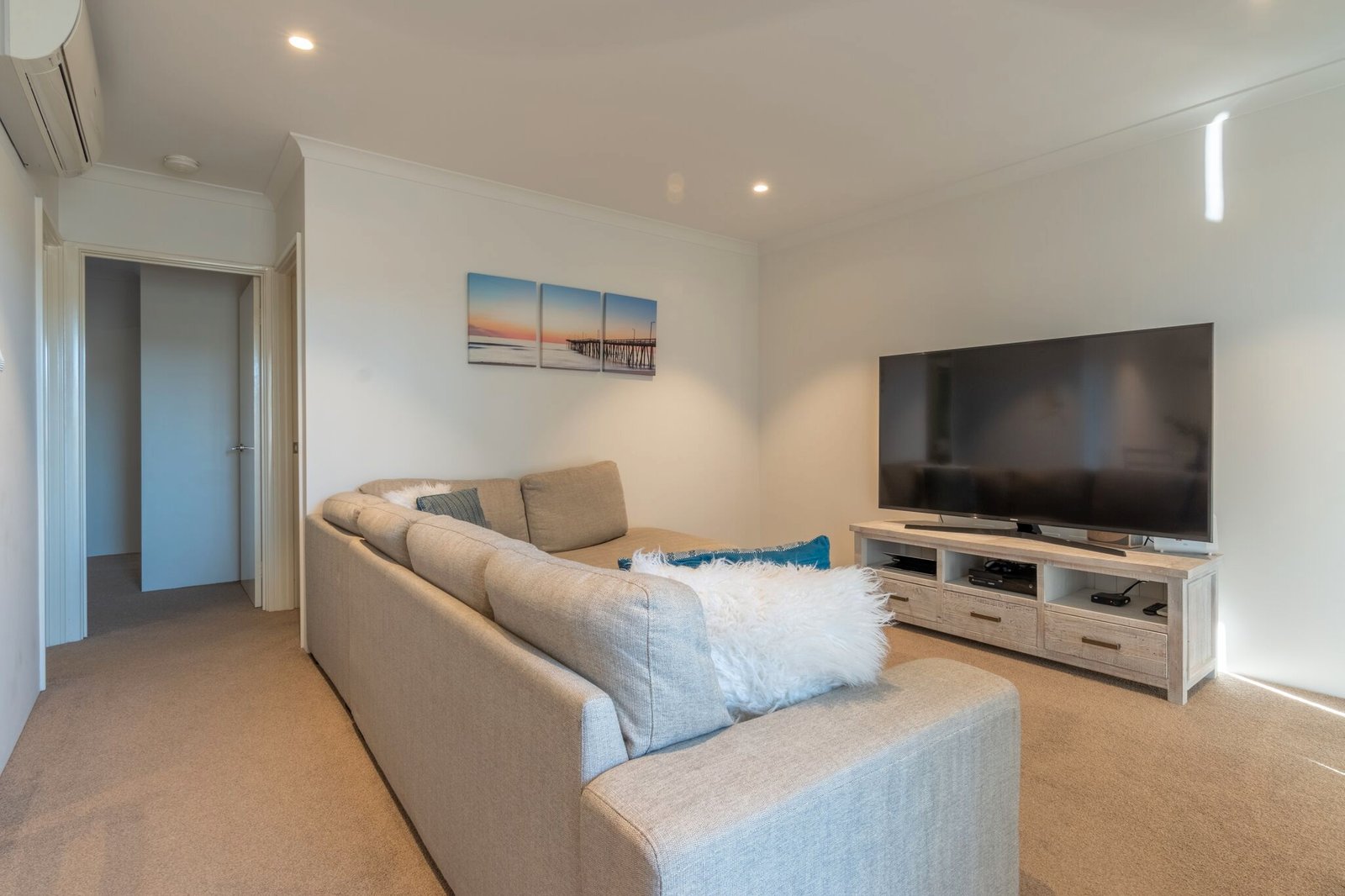 82/7 Durnin Avenue BEELIAR 6