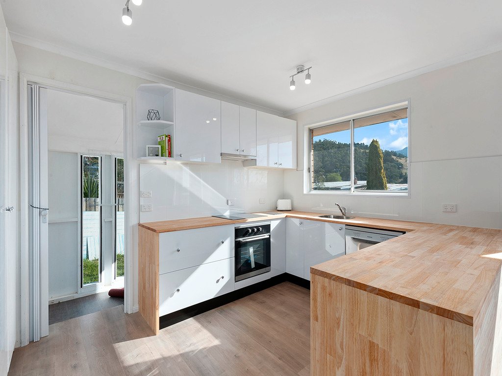 8/27 Montrose Road MONTROSE 5