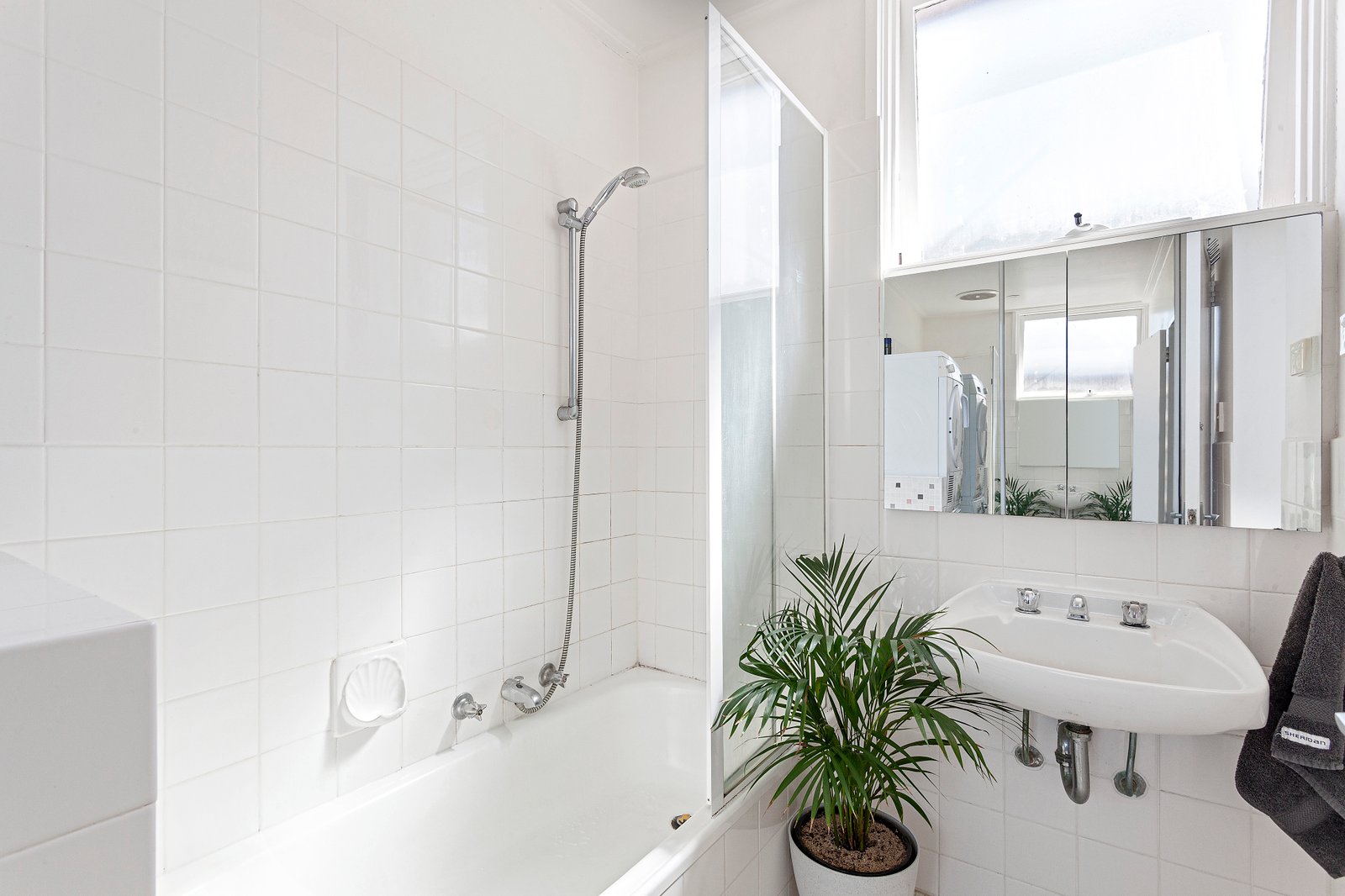 Real Estate and Property in 8/27 Ormond Road, Elwood, VIC