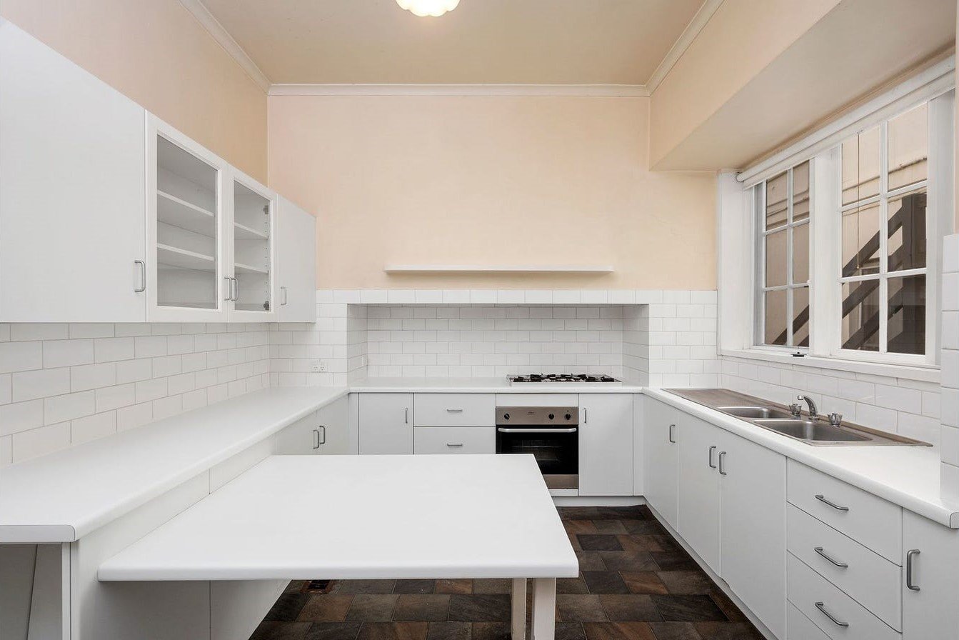 Gallery: 8/272 LaTrobe Terrace