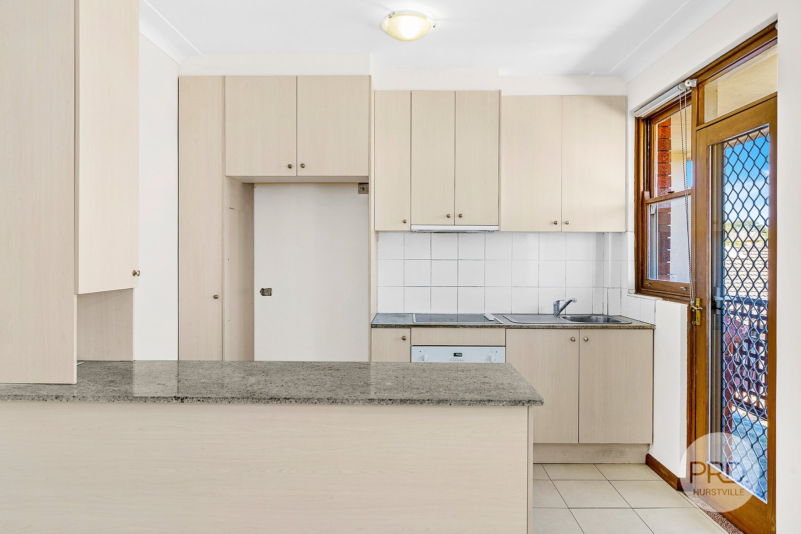 8/28 West Street HURSTVILLE 3