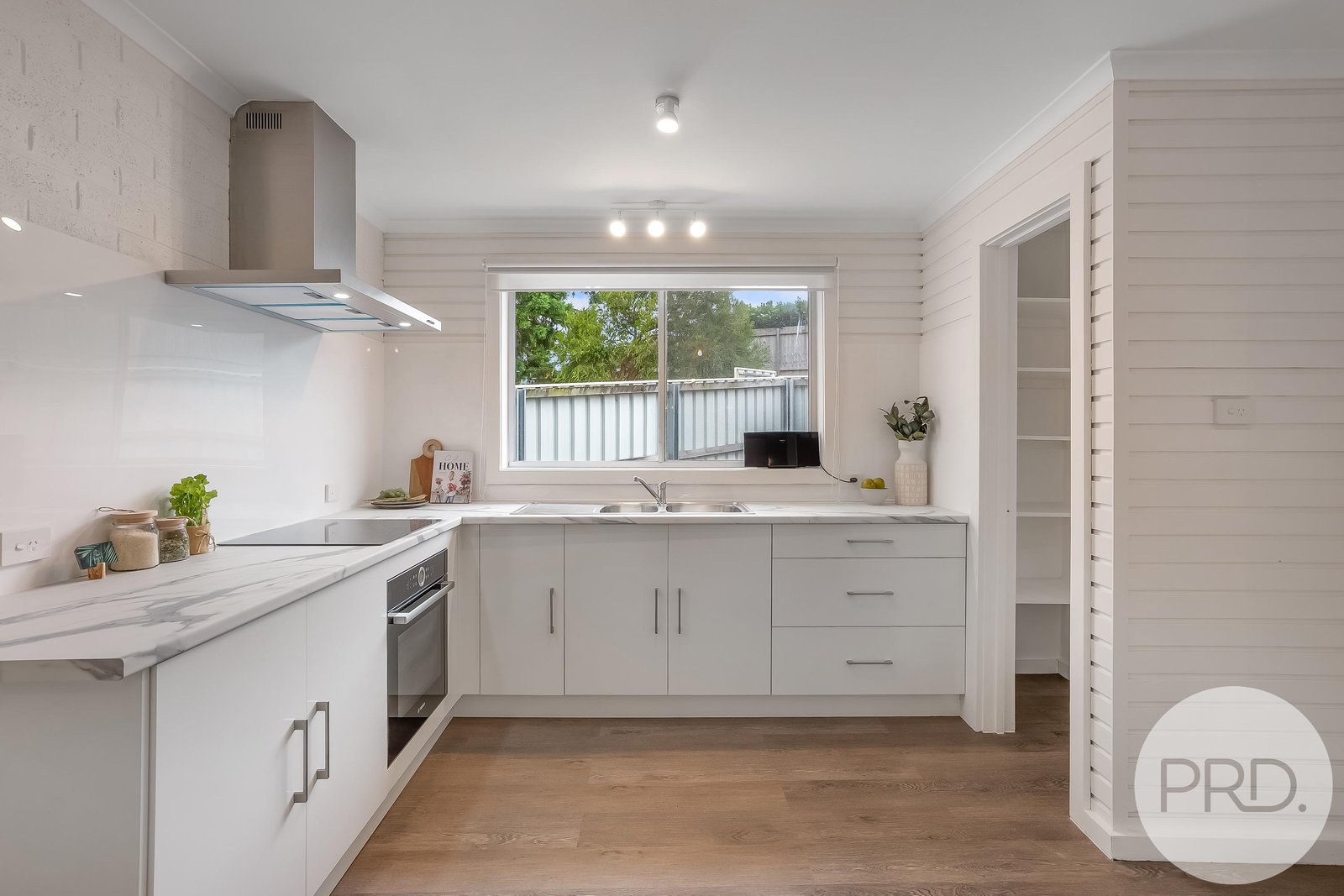 8/287 Churchill Avenue SANDY BAY 14