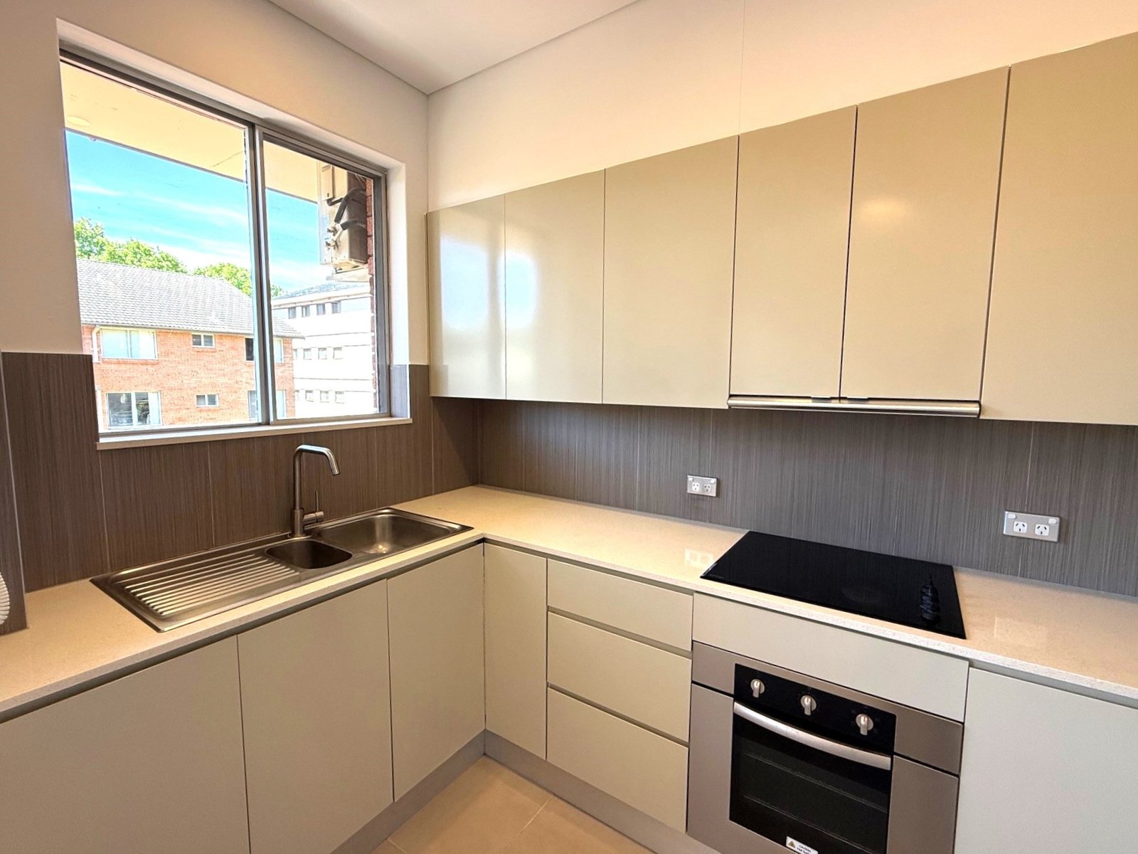 8/29-33 Robertson Street KOGARAH 4