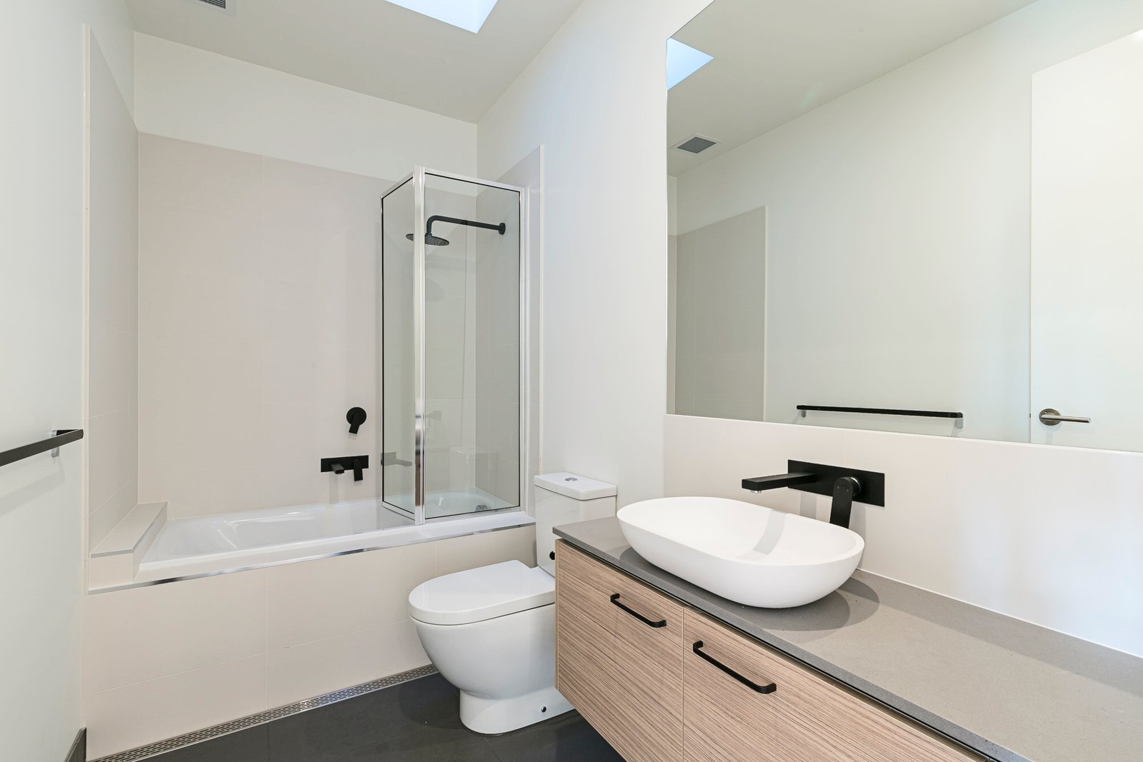 Gallery: 8/2A Newberry Avenue