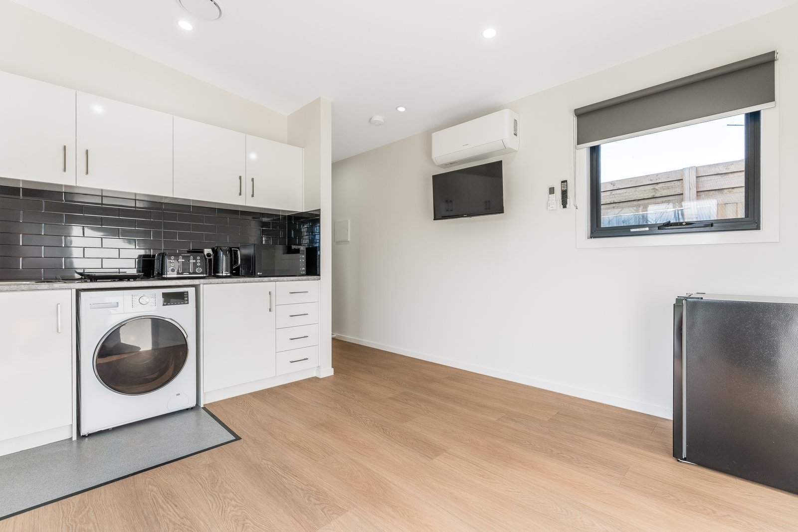 Gallery: 8/3 Basford Court