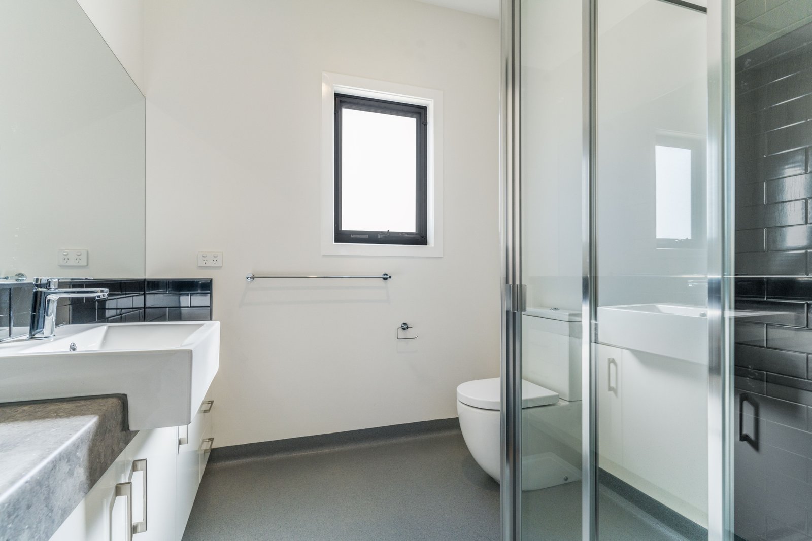 Gallery: 8/3 Basford Court