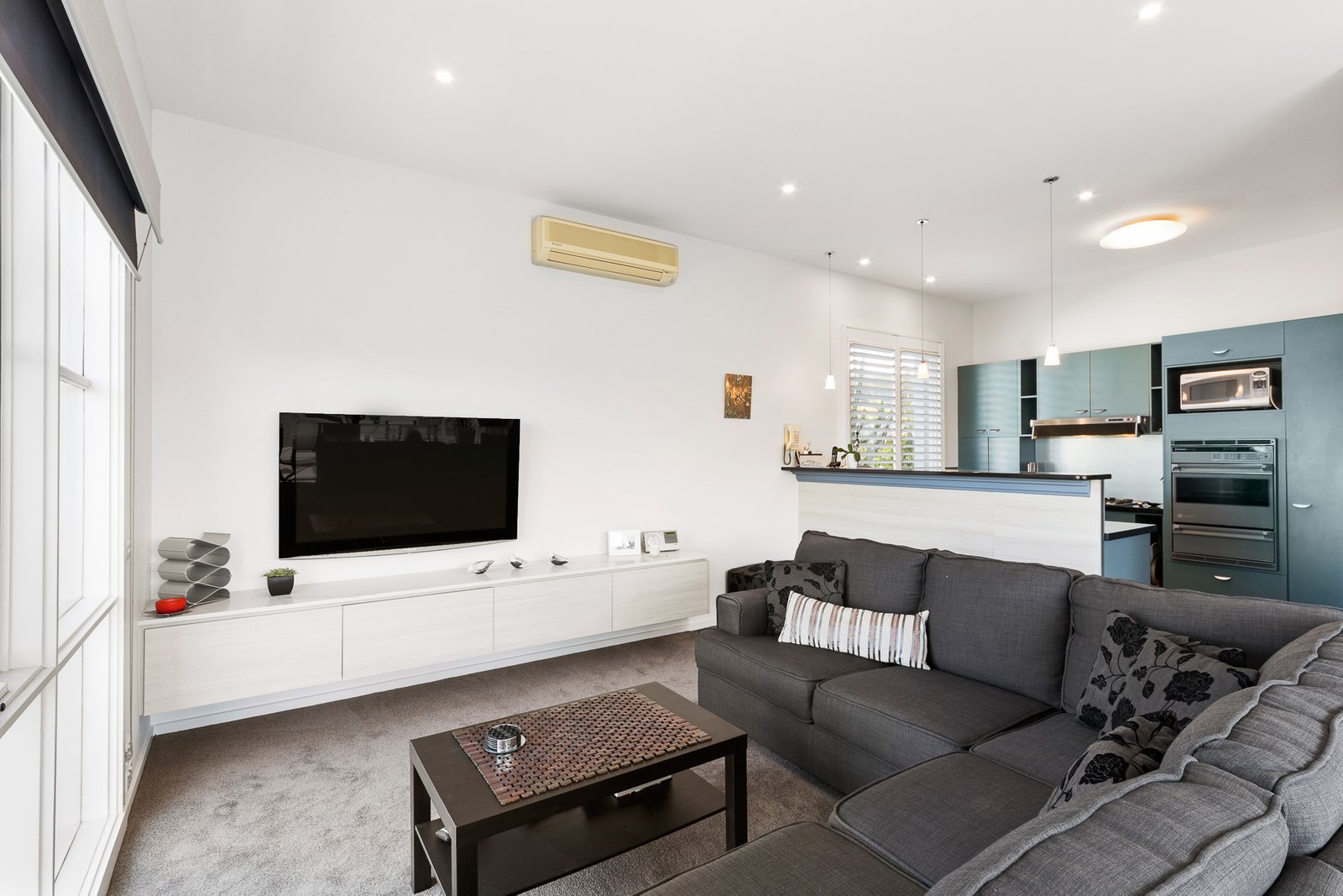 Gallery: 83 Beach Road