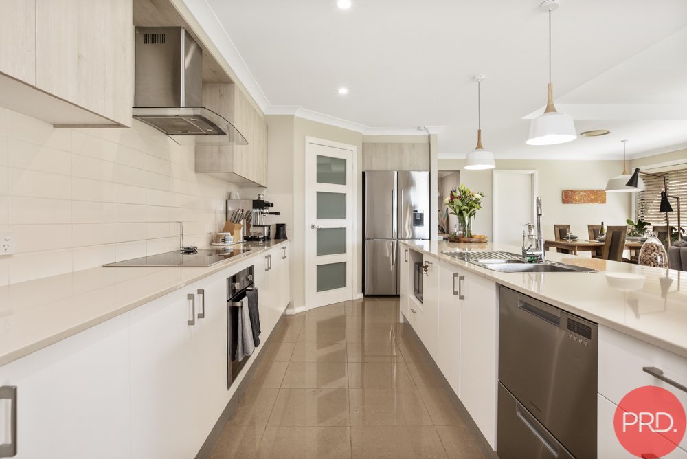 83 Canterbury Drive RAWORTH 8