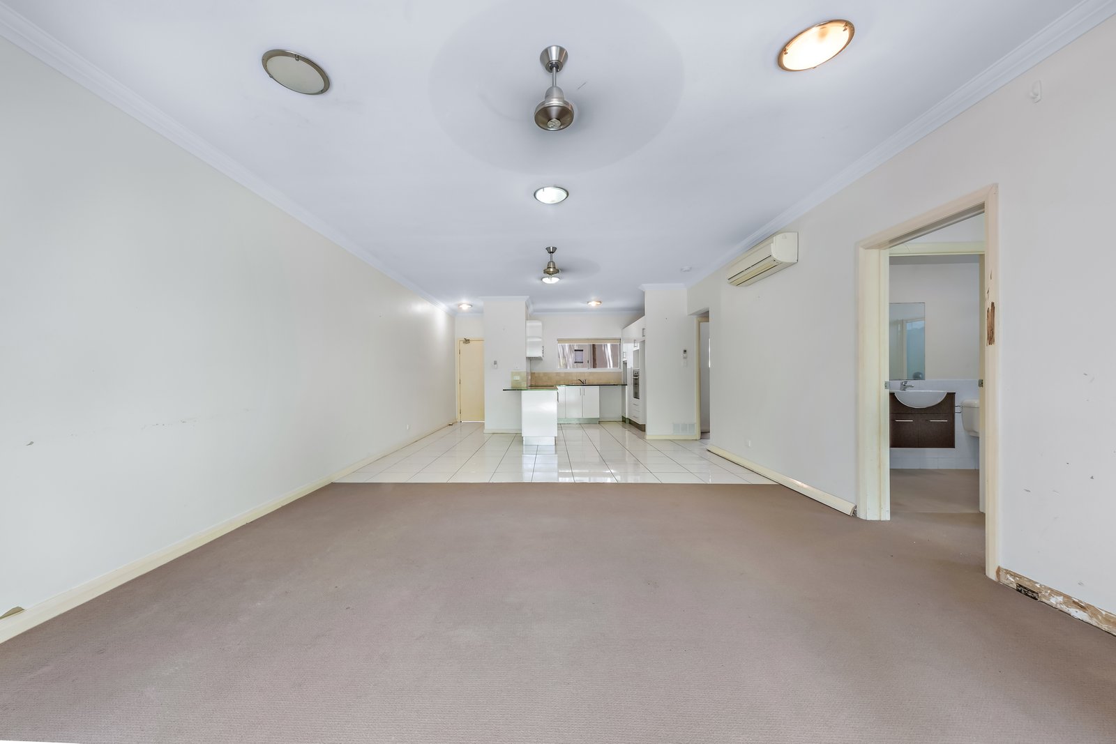 8/3 Deloraine Close CANNONVALE 2