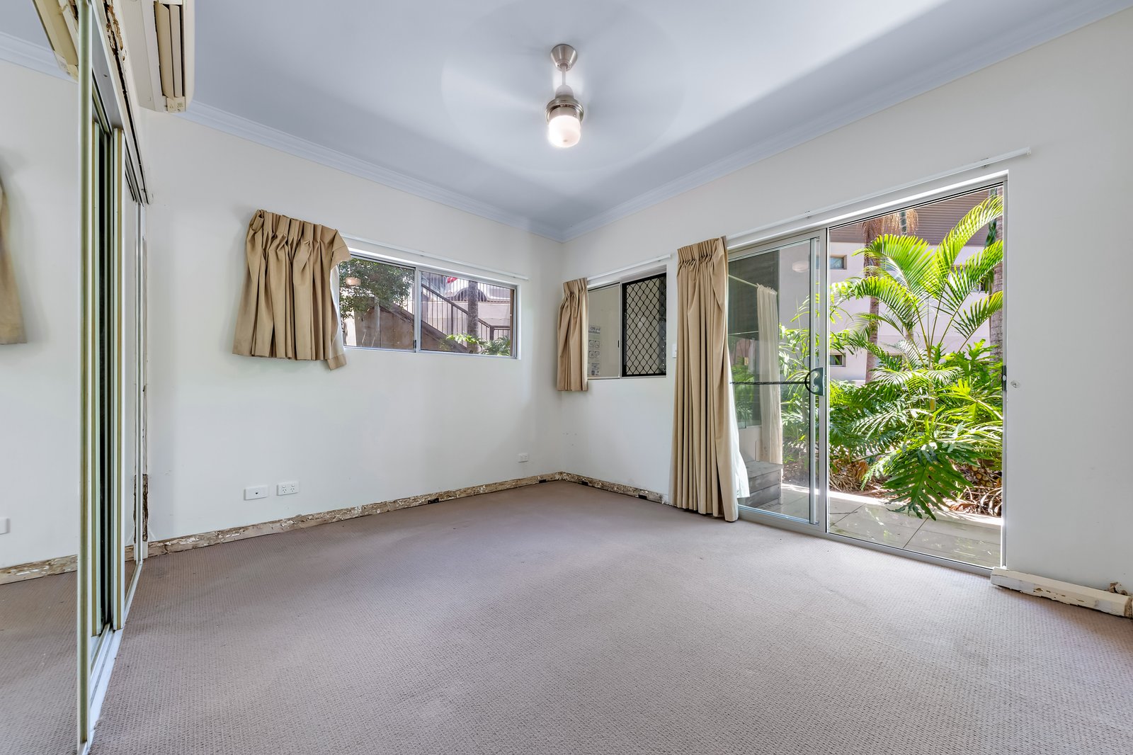 8/3 Deloraine Close CANNONVALE 5