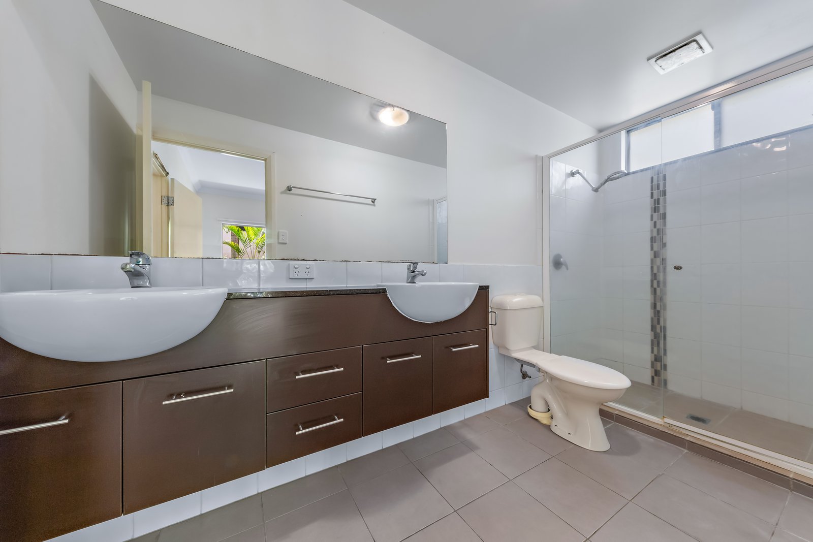 8/3 Deloraine Close CANNONVALE 6