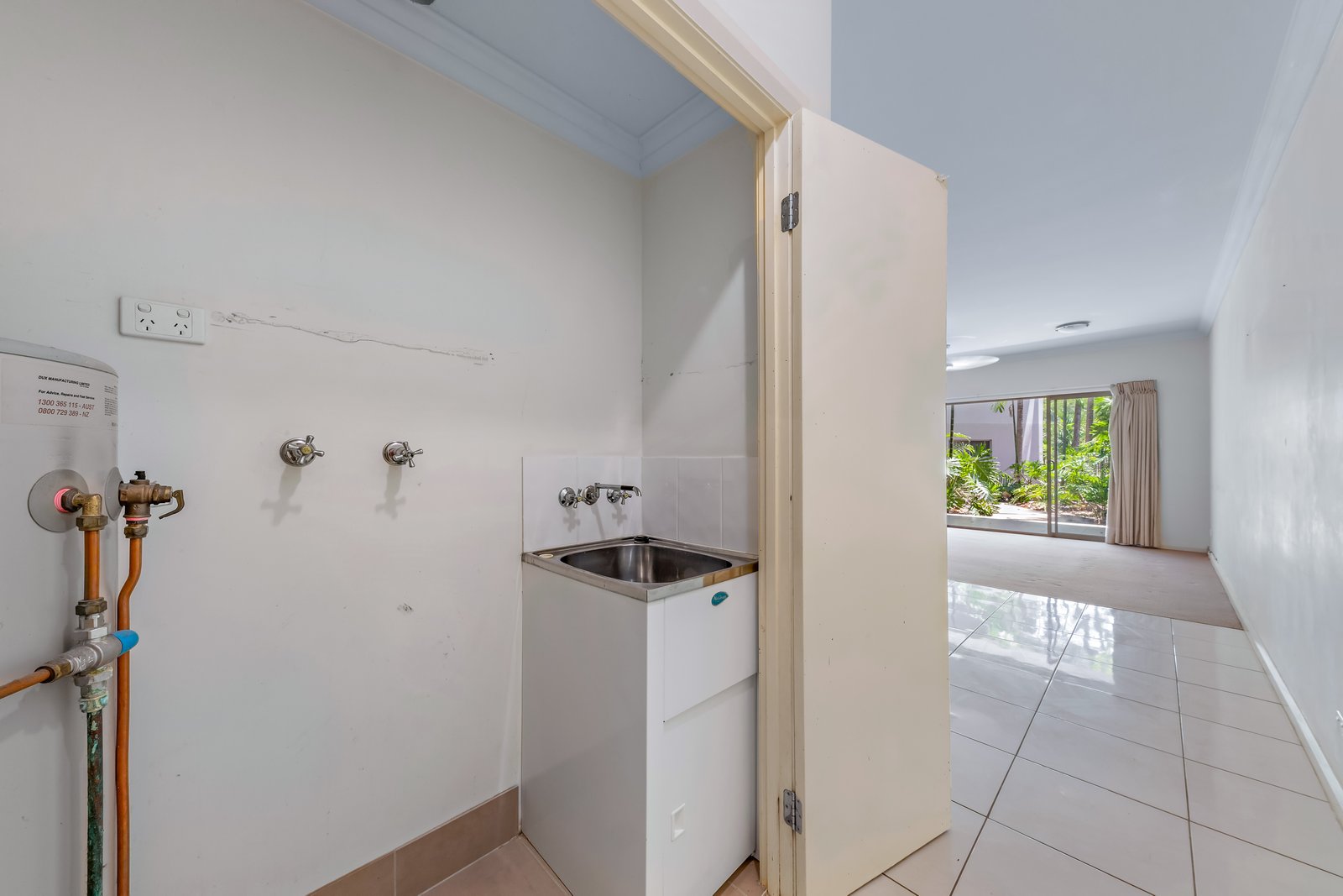 8/3 Deloraine Close CANNONVALE 9