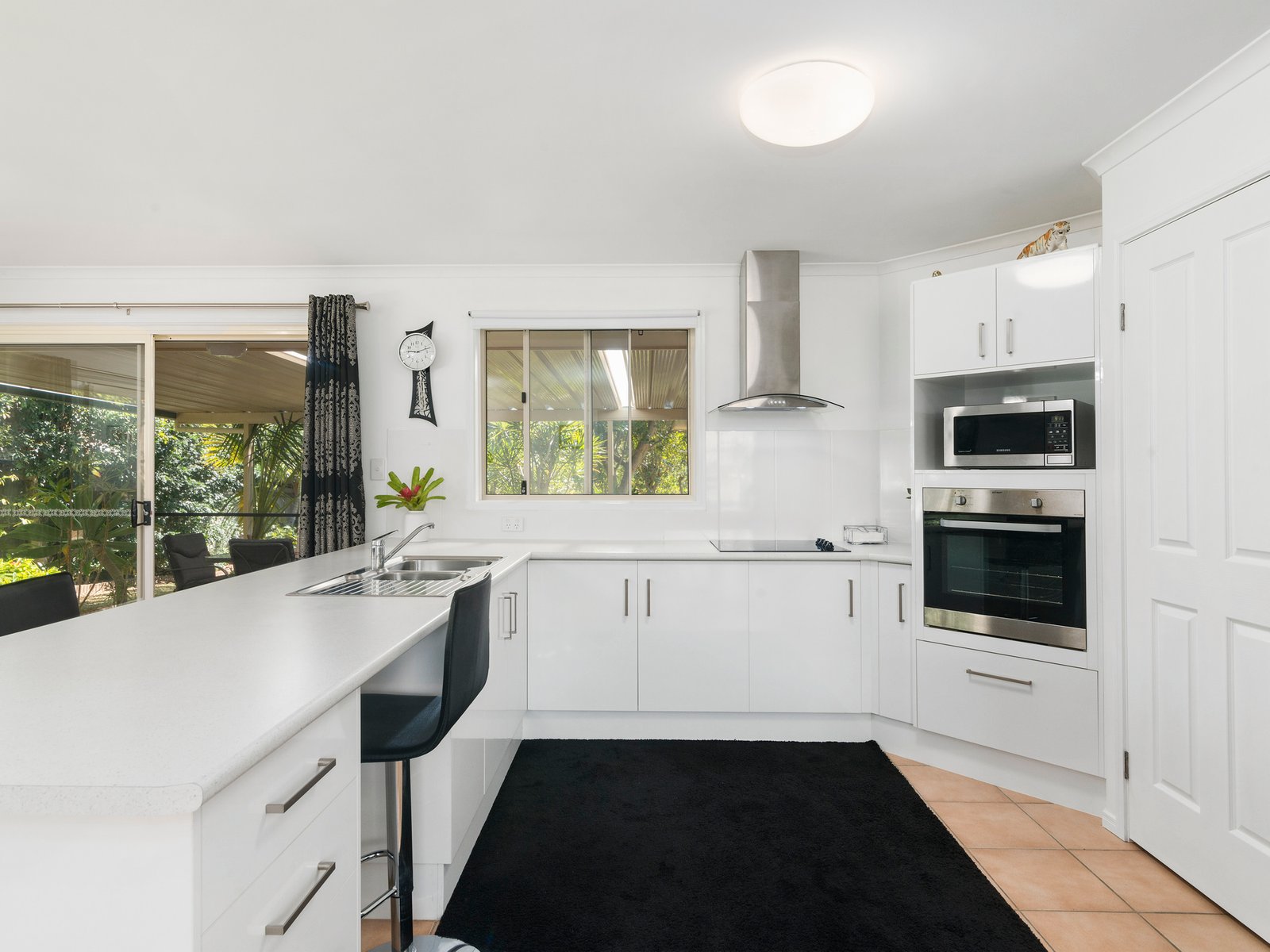 83 Dutton St  COOLANGATTA 4