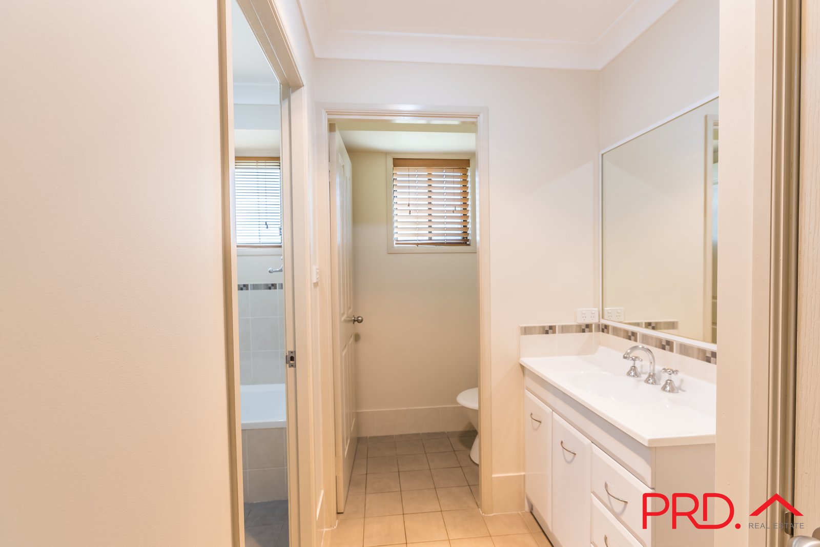 83 Evans Street TAMWORTH 11