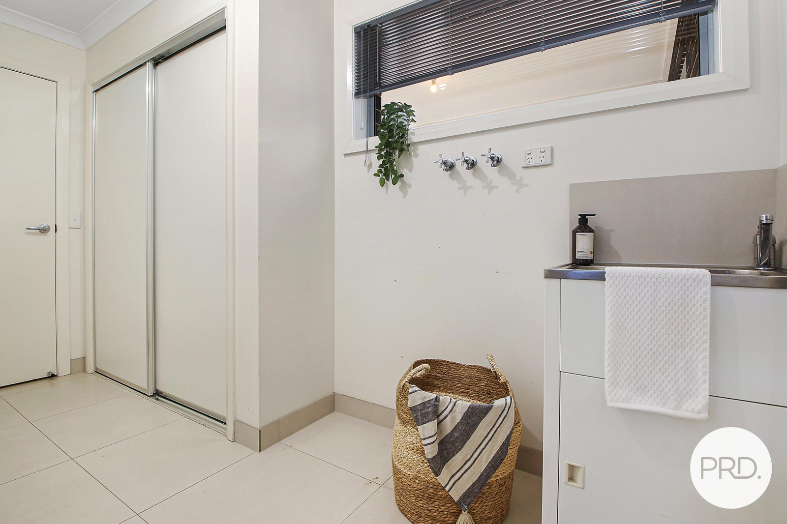 83 Jacaranda Street WEST ALBURY 12