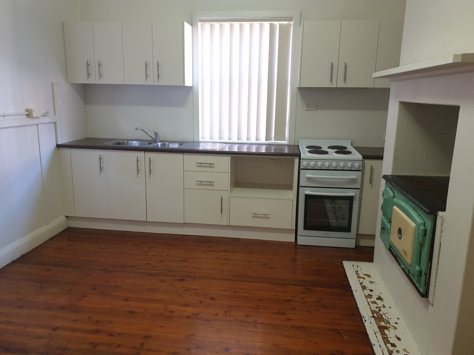 83 Kenny Street WOLLONGONG 3