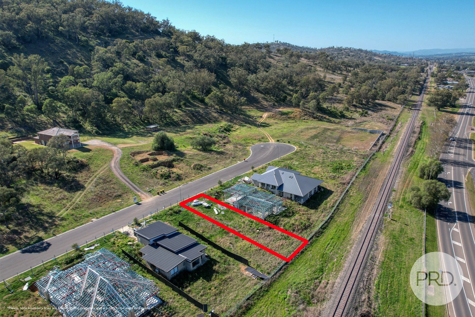 83 Valley Drive TAMWORTH 4