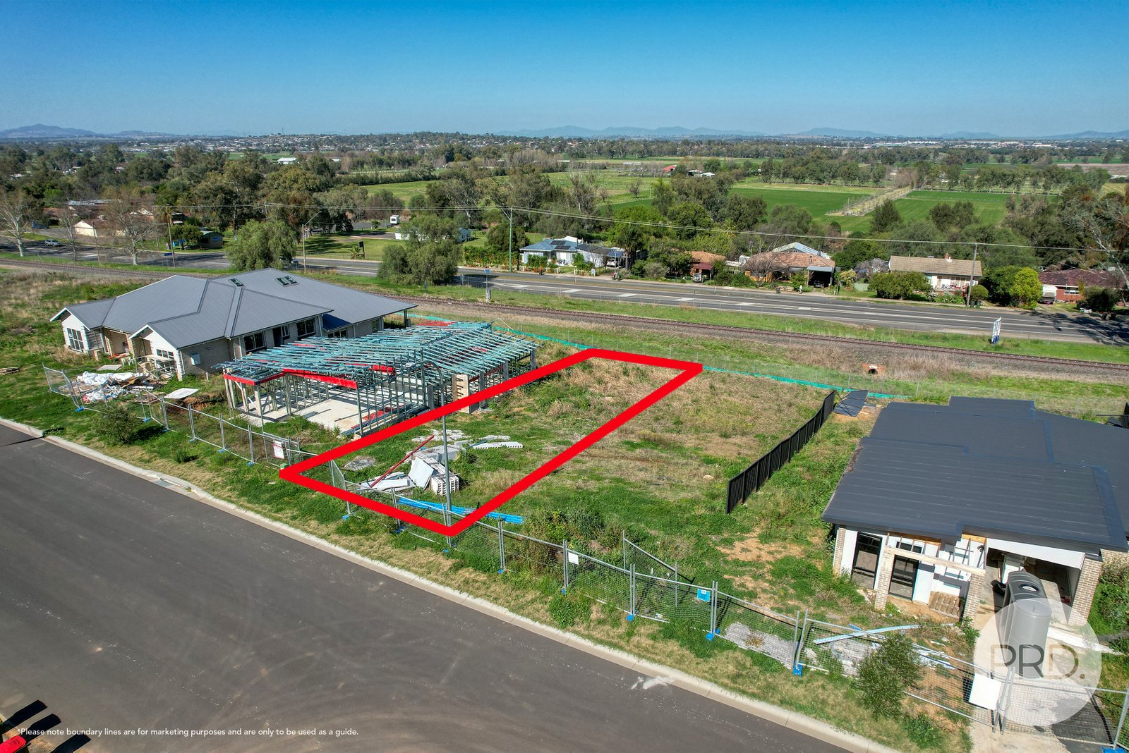 83 Valley Drive TAMWORTH 5