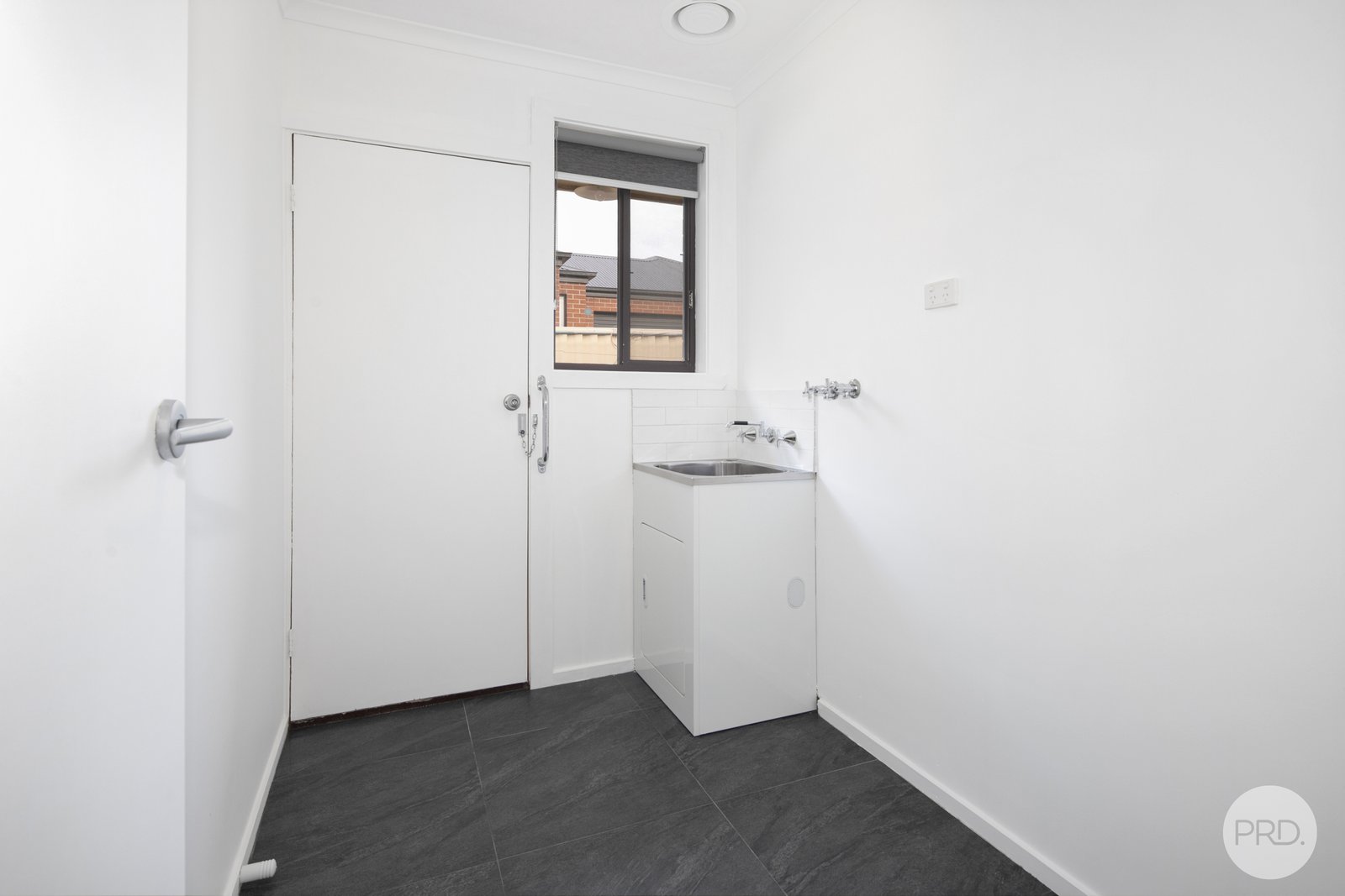 8/3 Verdon Street SEBASTOPOL 5