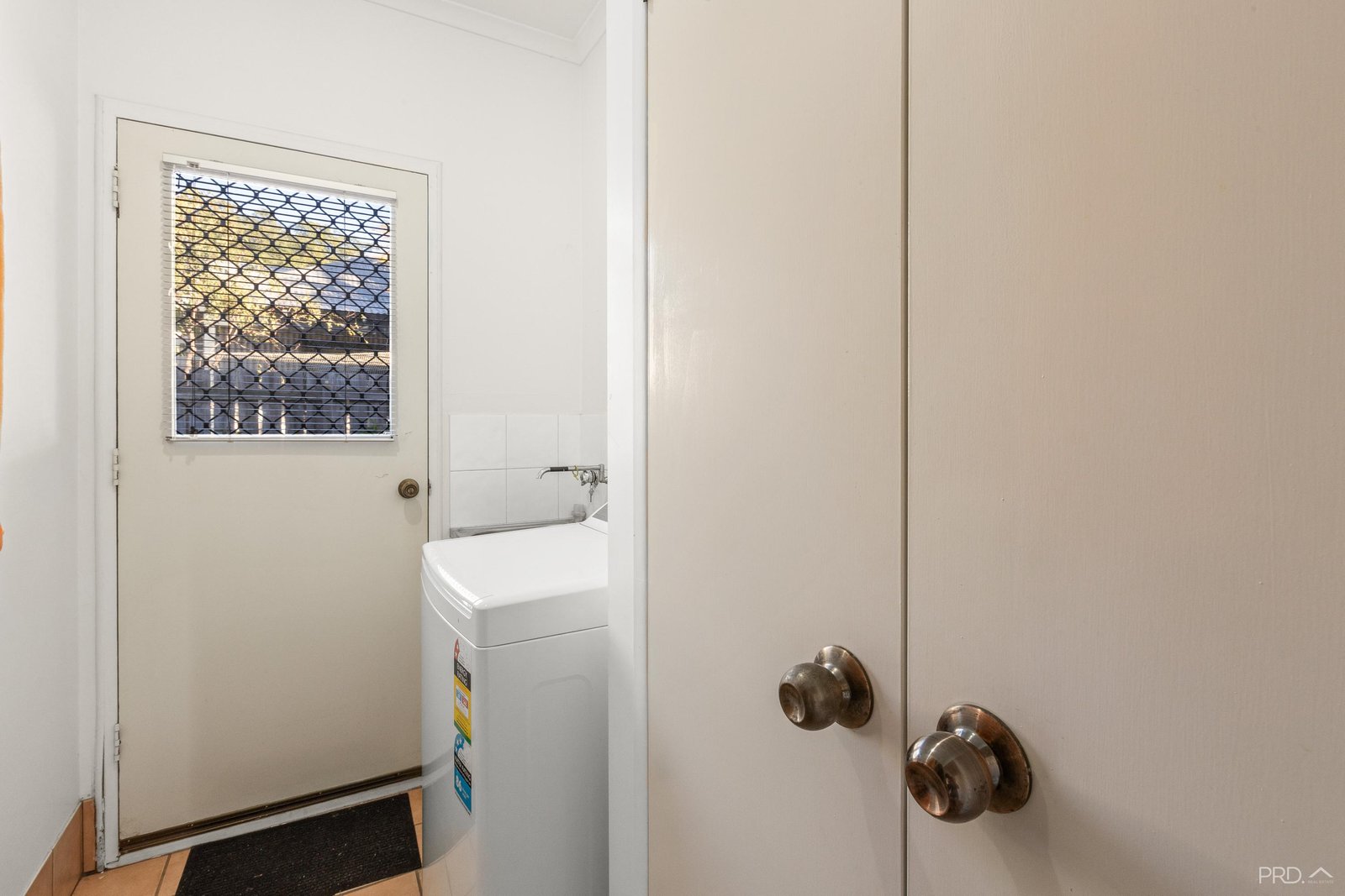 8/3 Whimbrel Street DJUGUN 10