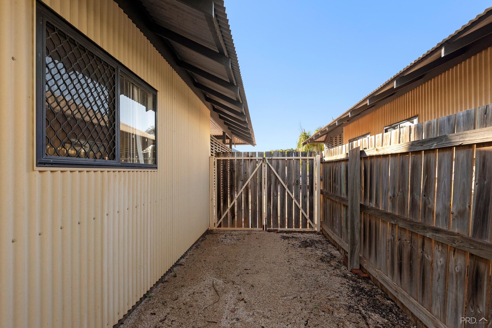 8/3 Whimbrel Street DJUGUN 19