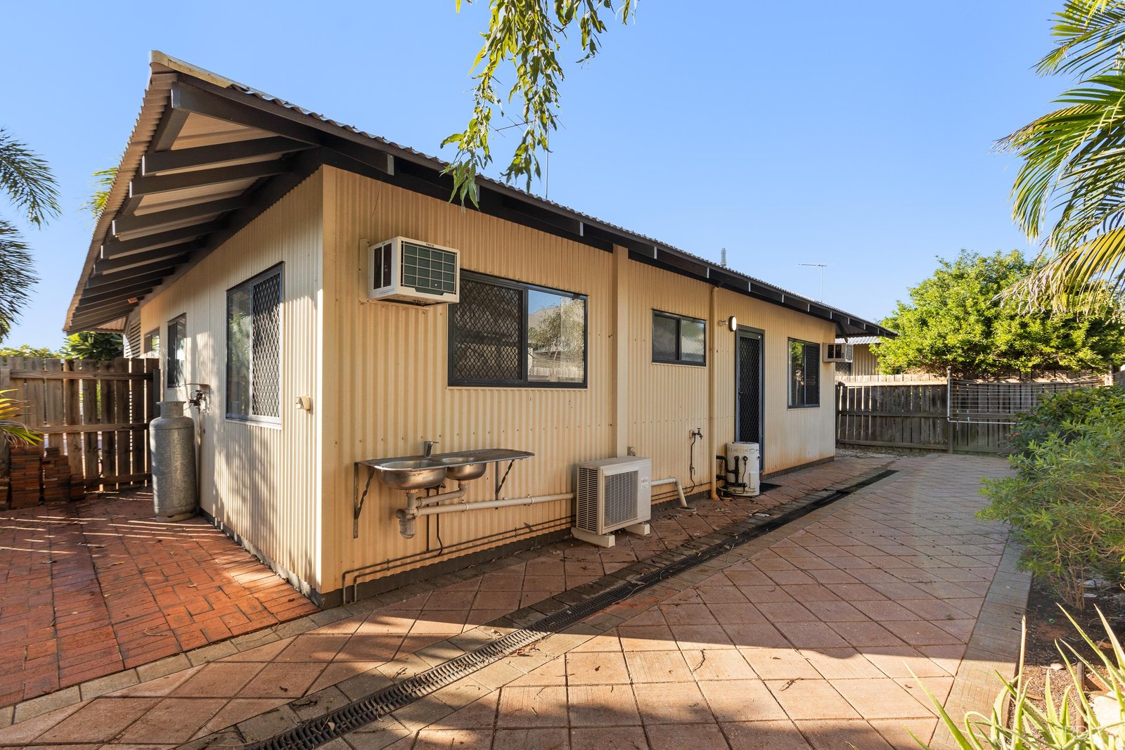 8/3 Whimbrel Street DJUGUN 20