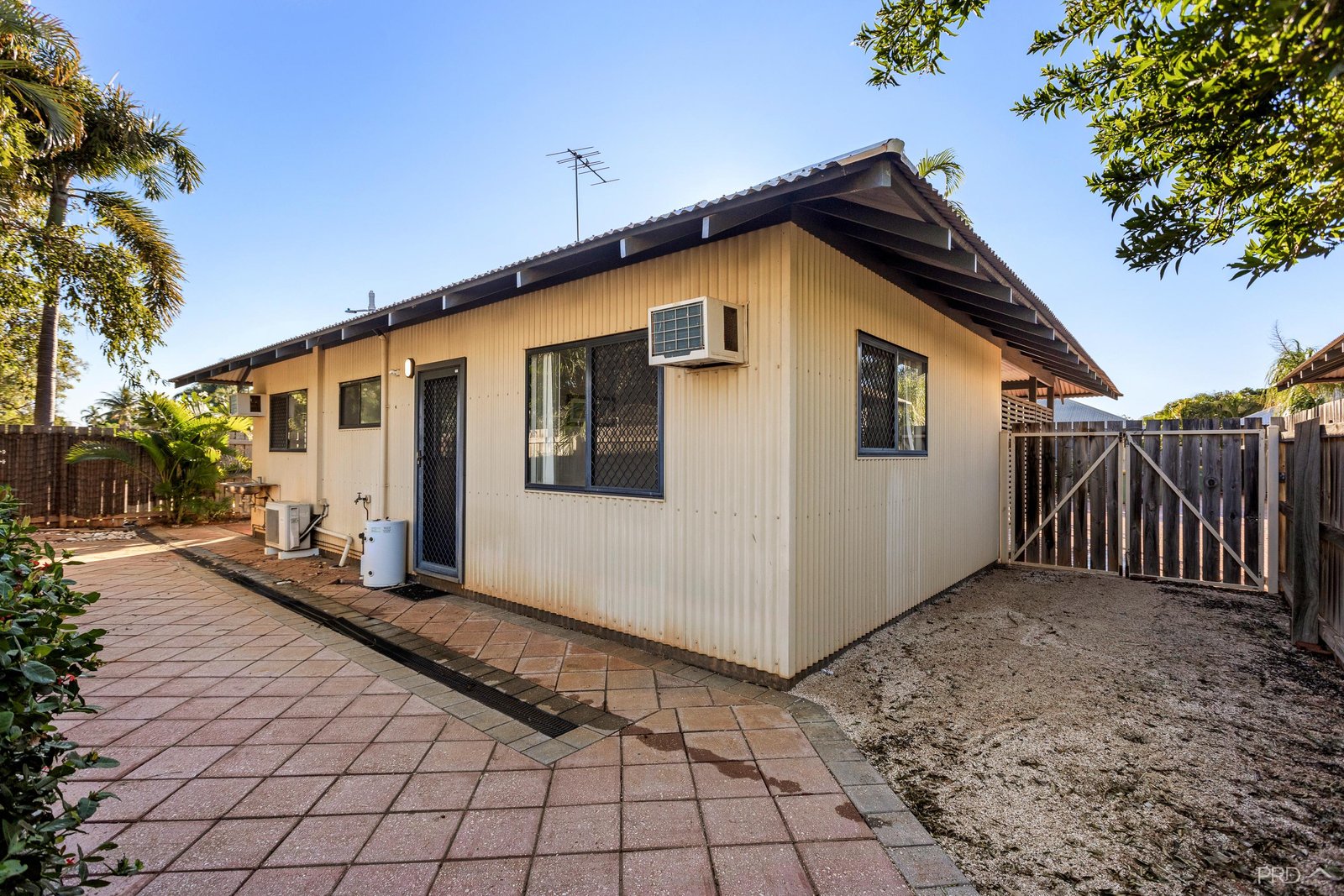 8/3 Whimbrel Street DJUGUN 21