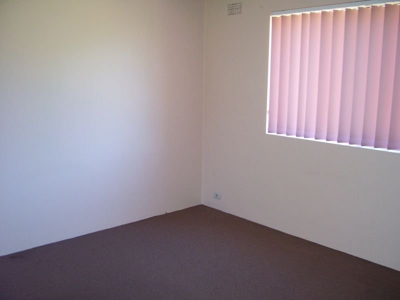 8/30 Brittain Crescent HILLSDALE 3